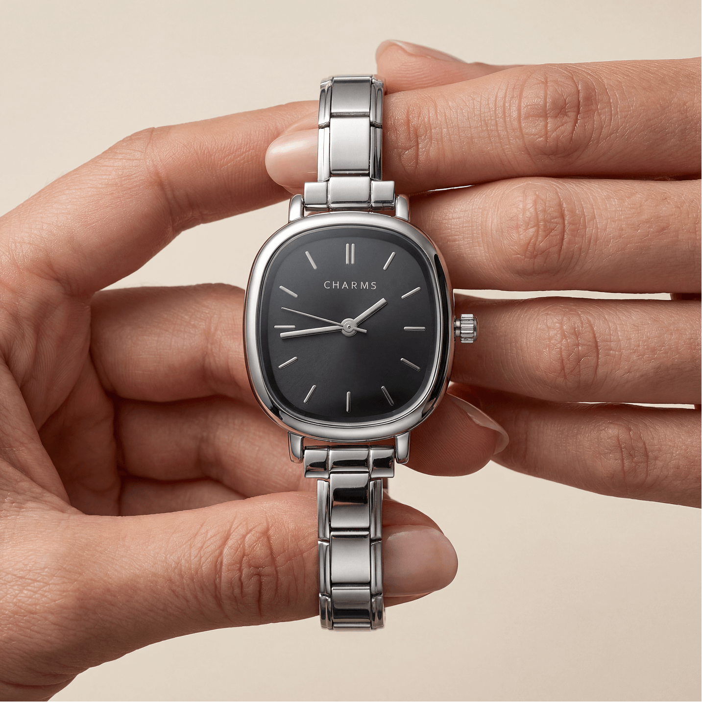 Capri – Hopeinen mustalla kellotaululla