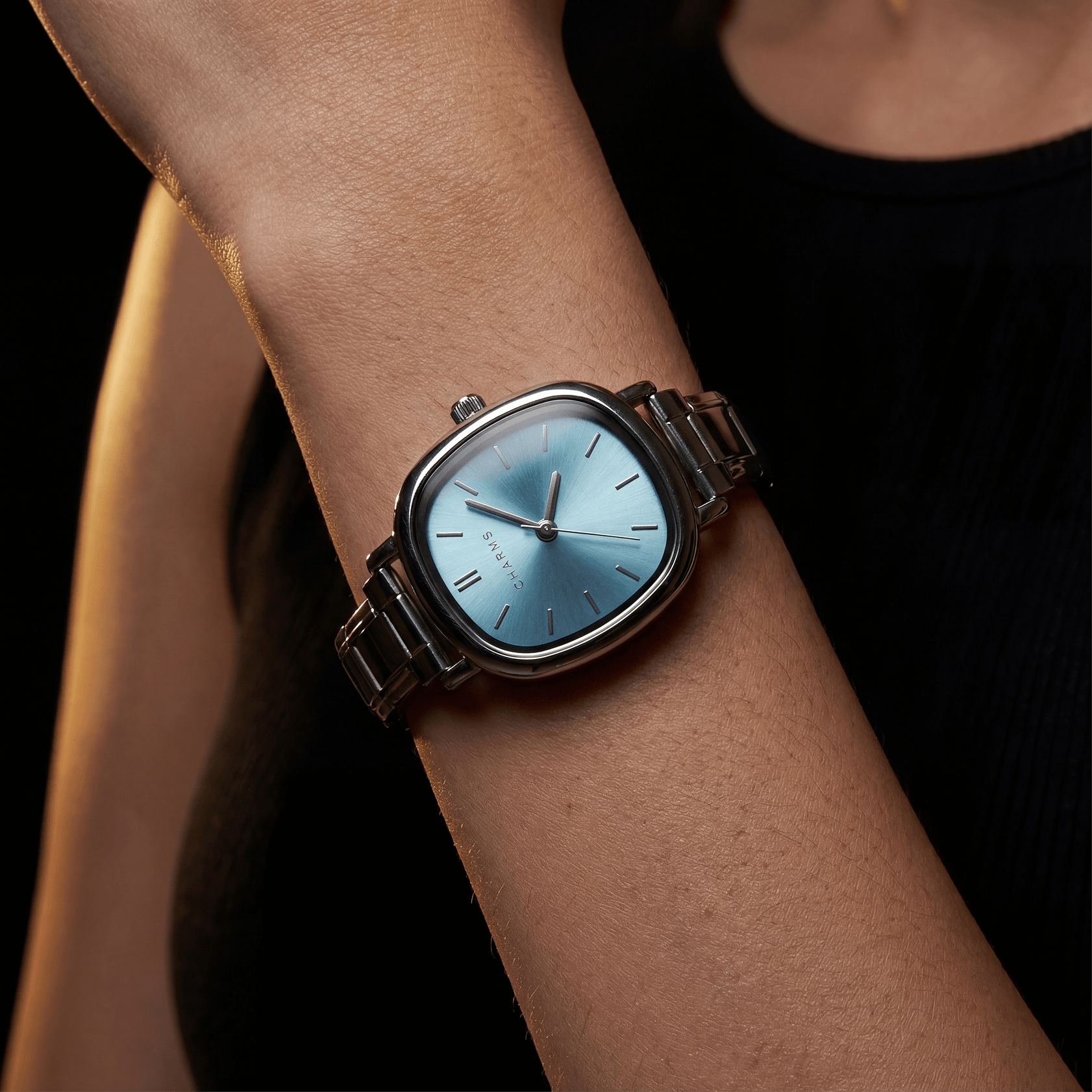 Capri – Hopeinen sinisellä kellotaululla