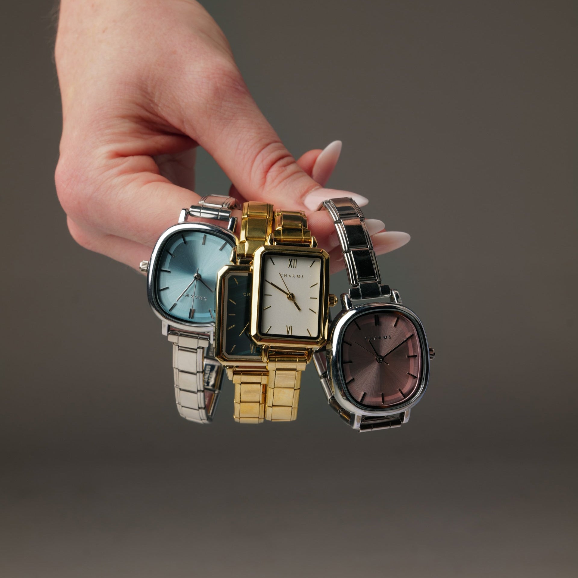 Capri – Hopeinen sinisellä kellotaululla